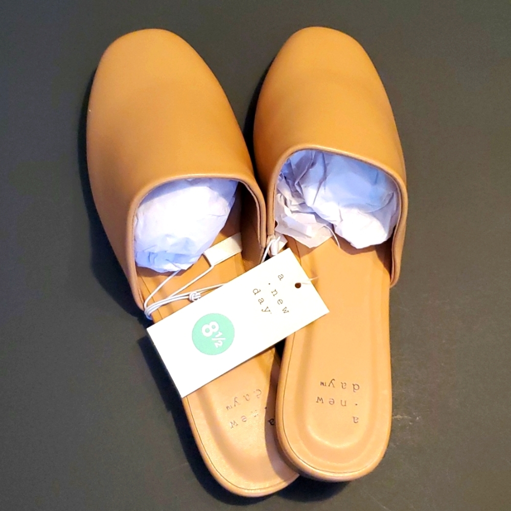 A New Day Thea Beige Flats, Size 8 1/2